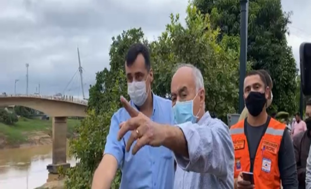 “A Prefeitura vai fazer aqui uma intervenção emergencial”, diz Bocalom sobre desbarrancamento do Calçadão